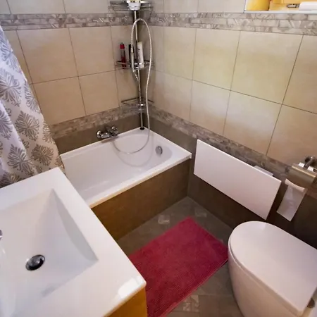 Apartment Leander Vendeghaz *
