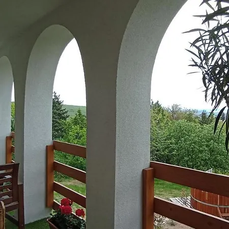 Leander Vendeghaz Apartment