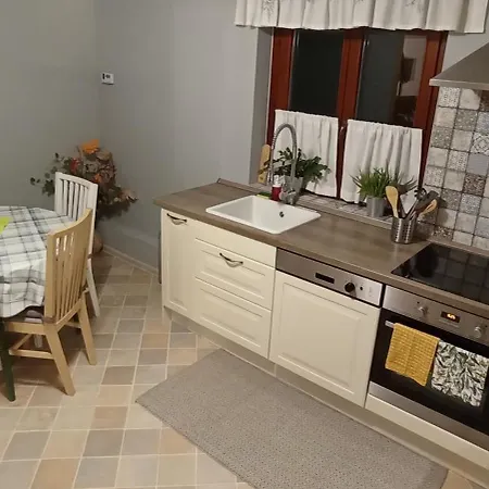 Leander Vendeghaz Apartment *